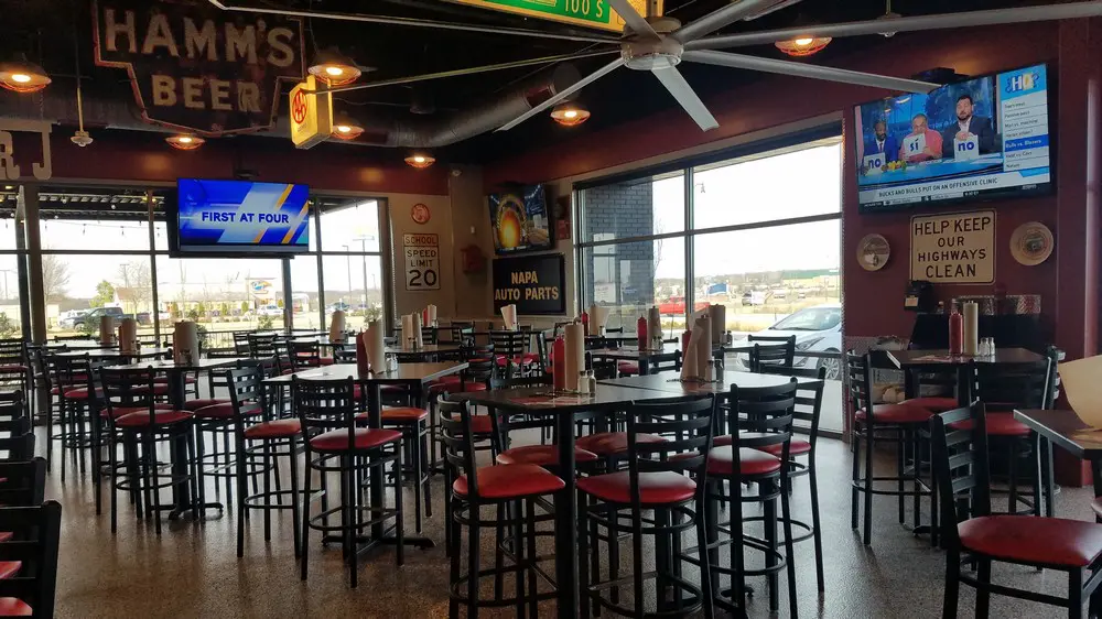 Smitty’s Garage in Rogers