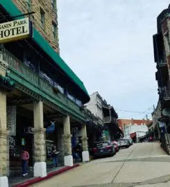 Balcony Bar & Restaurant at Basin Park Hotel