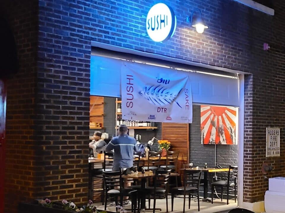Blu DTR Sushi - Downtown Rogers